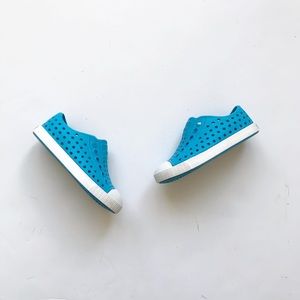 Native blue Jefferson water shoes VGUC size 5